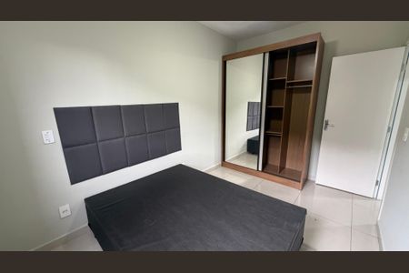 Quarto de apartamento para alugar com 2 quartos, 55m² em Jardim Professor Benoa, Barueri