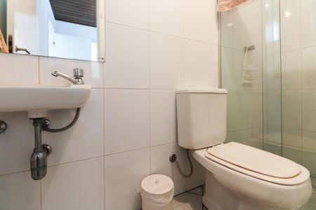 Casa de condomínio à venda com 220m², 4 quartos e 4 vagas Casa de condomínio à venda com 220m², 4 quartos e 4 vagasÁrea de Serviço - Quarto e Banheiro de Serviço
