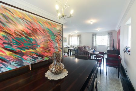 Casa de condomínio à venda com 220m², 4 quartos e 4 vagas Casa de condomínio à venda com 220m², 4 quartos e 4 vagasSala