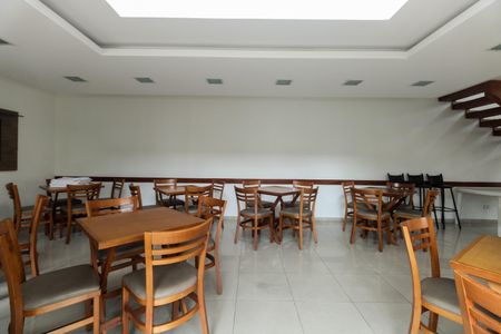 Casa de condomínio à venda com 220m², 4 quartos e 4 vagas Casa de condomínio à venda com 220m², 4 quartos e 4 vagasÁrea Comum - Salão de Festas