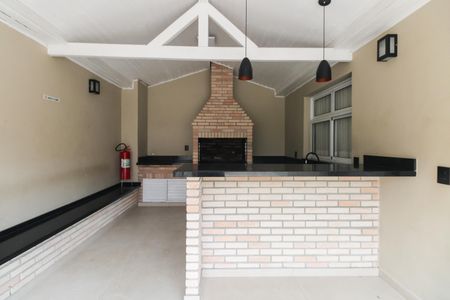 Casa de condomínio à venda com 220m², 4 quartos e 4 vagas Casa de condomínio à venda com 220m², 4 quartos e 4 vagasÁrea Comum - Churrasqueira