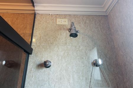 Casa de condomínio à venda com 220m², 4 quartos e 4 vagas Casa de condomínio à venda com 220m², 4 quartos e 4 vagasBanheiro Suíte 2