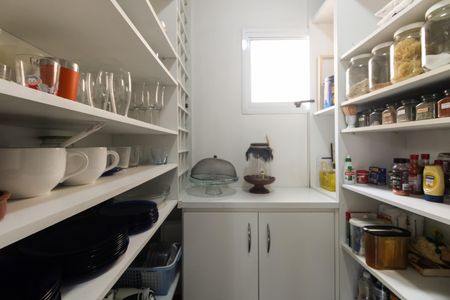 Casa de condomínio à venda com 220m², 4 quartos e 4 vagas Casa de condomínio à venda com 220m², 4 quartos e 4 vagasCozinha - Despensa