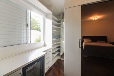 Casa de condomínio à venda com 220m², 4 quartos e 4 vagas Casa de condomínio à venda com 220m², 4 quartos e 4 vagasSuíte 1