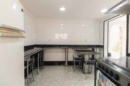 Casa de condomínio à venda com 220m², 4 quartos e 4 vagas Casa de condomínio à venda com 220m², 4 quartos e 4 vagasCozinha