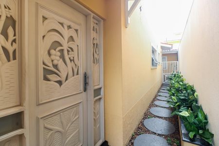 Casa de condomínio à venda com 220m², 4 quartos e 4 vagas Casa de condomínio à venda com 220m², 4 quartos e 4 vagasQuintal