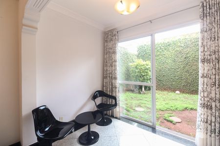 Casa de condomínio à venda com 220m², 4 quartos e 4 vagas Casa de condomínio à venda com 220m², 4 quartos e 4 vagasSala