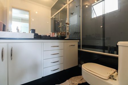 Casa de condomínio à venda com 220m², 4 quartos e 4 vagas Casa de condomínio à venda com 220m², 4 quartos e 4 vagasBanheiro Suíte 1