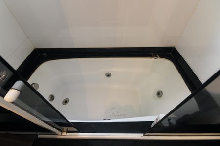 Casa de condomínio à venda com 220m², 4 quartos e 4 vagas Casa de condomínio à venda com 220m², 4 quartos e 4 vagasBanheiro Suíte 1