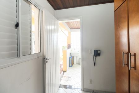 Casa de condomínio à venda com 220m², 4 quartos e 4 vagas Casa de condomínio à venda com 220m², 4 quartos e 4 vagasÁrea de Serviço - Quarto e Banheiro de Serviço