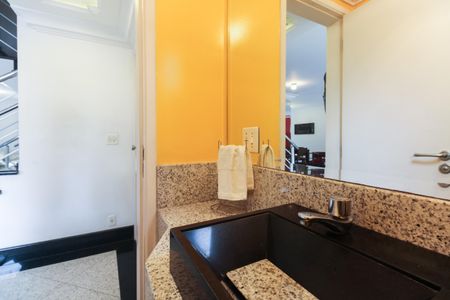 Casa de condomínio à venda com 220m², 4 quartos e 4 vagas Casa de condomínio à venda com 220m², 4 quartos e 4 vagasLavabo