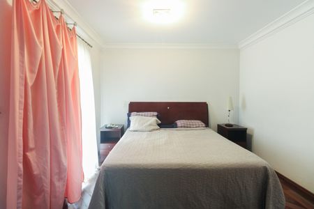 Casa de condomínio à venda com 220m², 4 quartos e 4 vagas Casa de condomínio à venda com 220m², 4 quartos e 4 vagasSuíte 1