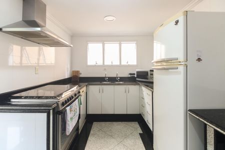 Casa de condomínio à venda com 220m², 4 quartos e 4 vagas Casa de condomínio à venda com 220m², 4 quartos e 4 vagasCozinha