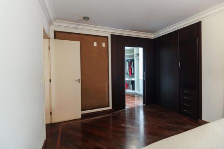 Casa de condomínio à venda com 220m², 4 quartos e 4 vagas Casa de condomínio à venda com 220m², 4 quartos e 4 vagasSuíte 1