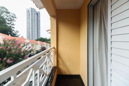 Casa de condomínio à venda com 220m², 4 quartos e 4 vagas Casa de condomínio à venda com 220m², 4 quartos e 4 vagasSuíte 1