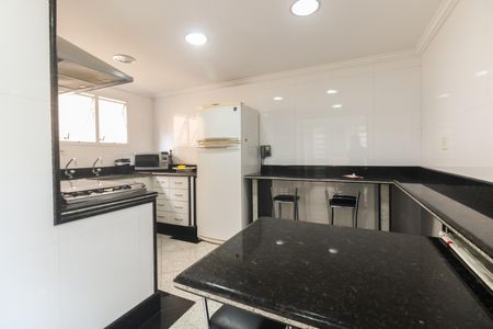 Casa de condomínio à venda com 220m², 4 quartos e 4 vagas Casa de condomínio à venda com 220m², 4 quartos e 4 vagasCozinha