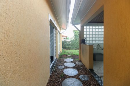 Casa de condomínio à venda com 220m², 4 quartos e 4 vagas Casa de condomínio à venda com 220m², 4 quartos e 4 vagasQuintal