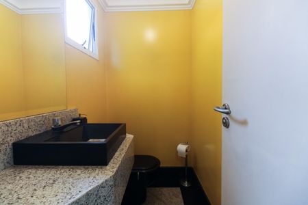 Casa de condomínio à venda com 220m², 4 quartos e 4 vagas Casa de condomínio à venda com 220m², 4 quartos e 4 vagasLavabo