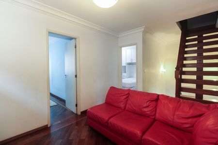 Casa de condomínio à venda com 220m², 4 quartos e 4 vagas Casa de condomínio à venda com 220m², 4 quartos e 4 vagasSala de TV