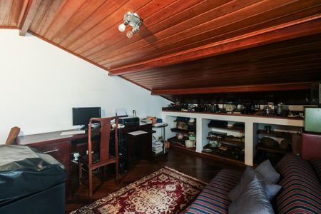 Casa de condomínio à venda com 220m², 4 quartos e 4 vagas Casa de condomínio à venda com 220m², 4 quartos e 4 vagasEscritório