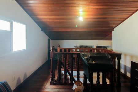 Casa de condomínio à venda com 220m², 4 quartos e 4 vagas Casa de condomínio à venda com 220m², 4 quartos e 4 vagasEscritório