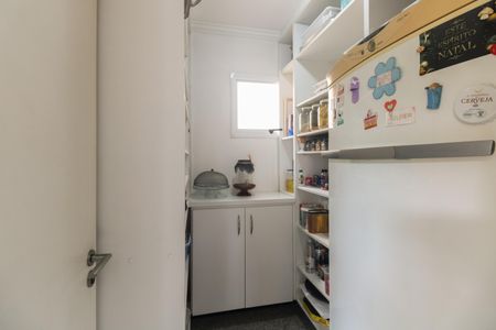Casa de condomínio à venda com 220m², 4 quartos e 4 vagas Casa de condomínio à venda com 220m², 4 quartos e 4 vagasCozinha - Despensa