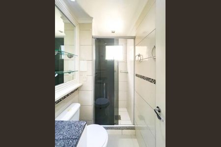 Banheiro  de apartamento para alugar com 2 quartos, 58m² em Humaitá, Porto Alegre