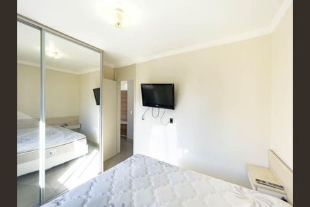 Quarto 1 de apartamento para alugar com 2 quartos, 58m² em Humaitá, Porto Alegre