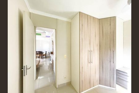 Quarto 2 de apartamento para alugar com 2 quartos, 58m² em Humaitá, Porto Alegre