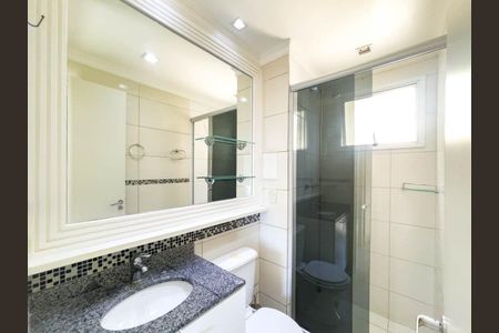 Banheiro  de apartamento para alugar com 2 quartos, 58m² em Humaitá, Porto Alegre