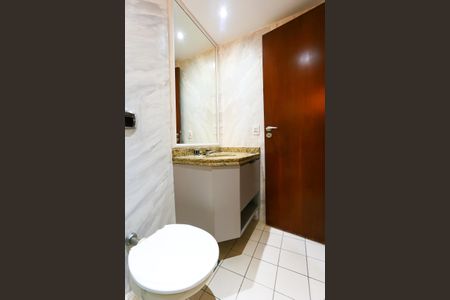 Apartamento à venda com 205m², 4 quartos e 4 vagasBanheiro da Suíte 2