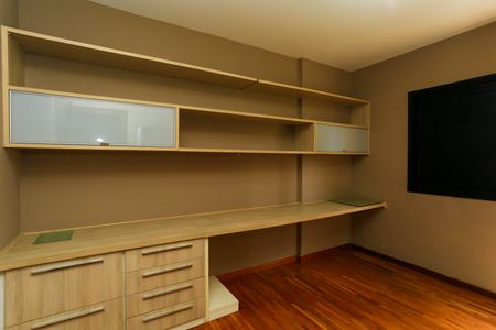 Apartamento à venda com 205m², 4 quartos e 4 vagasEscritório