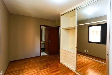 Apartamento à venda com 205m², 4 quartos e 4 vagasSuíte 2