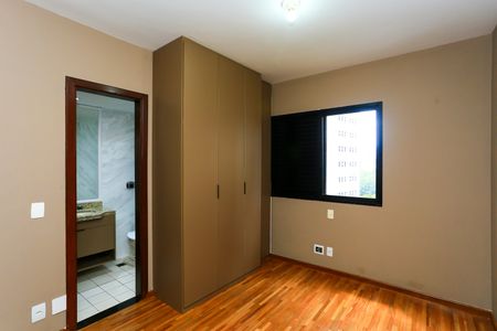 Apartamento à venda com 205m², 4 quartos e 4 vagasSuíte 1