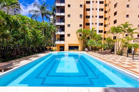 Apartamento à venda com 205m², 4 quartos e 4 vagasÁrea comum - Piscina