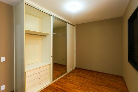 Apartamento à venda com 205m², 4 quartos e 4 vagasSuíte 2