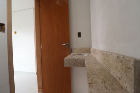 Casa à venda com 83m², 3 quartos e 2 vagasBanheiro Quarto 1 suíte