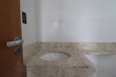 Casa à venda com 83m², 3 quartos e 2 vagasBanheiro Quarto 1 suíte