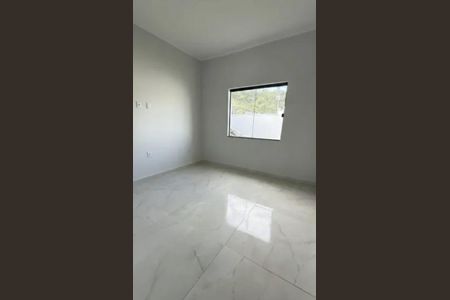 Quarto de casa de condomínio para alugar com 2 quartos, 66m² em Pindobas, Maricá