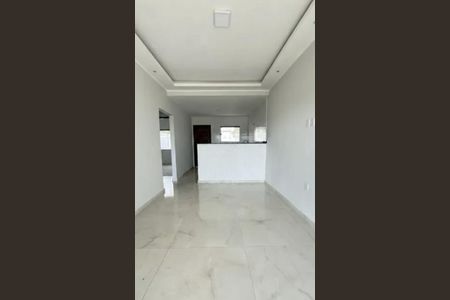 Sala de casa de condomínio para alugar com 2 quartos, 66m² em Pindobas, Maricá