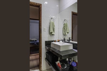 Casa à venda com 360m², 6 quartos e 4 vagas Casa à venda com 360m², 6 quartos e 4 vagasCasa 2 - Banheiro