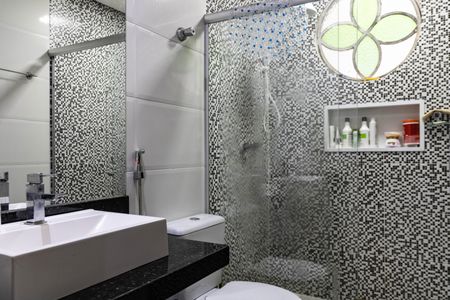 Casa à venda com 360m², 6 quartos e 4 vagas Casa à venda com 360m², 6 quartos e 4 vagasCasa 2 - Banheiro