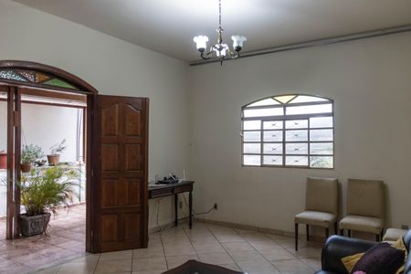 Casa à venda com 360m², 6 quartos e 4 vagas Casa à venda com 360m², 6 quartos e 4 vagasCasa 1 - Sala