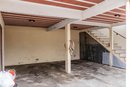 Casa à venda com 360m², 6 quartos e 4 vagas Casa à venda com 360m², 6 quartos e 4 vagasGaragem