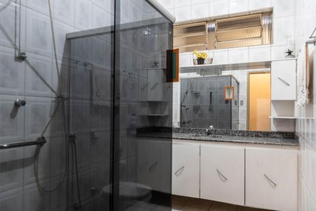 Casa à venda com 360m², 6 quartos e 4 vagas Casa à venda com 360m², 6 quartos e 4 vagasCasa 1 - Banheiro