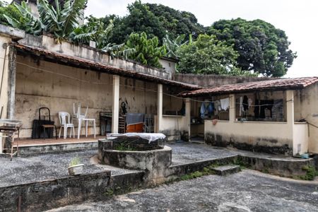 Casa à venda com 360m², 6 quartos e 4 vagas Casa à venda com 360m², 6 quartos e 4 vagasCasa 2 - Quintal
