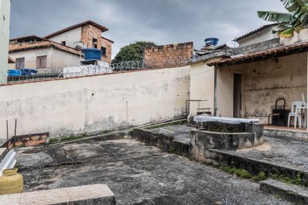 Casa à venda com 360m², 6 quartos e 4 vagas Casa à venda com 360m², 6 quartos e 4 vagasCasa 2 - Quintal