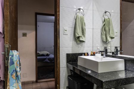 Casa à venda com 360m², 6 quartos e 4 vagas Casa à venda com 360m², 6 quartos e 4 vagasCasa 2 - Banheiro