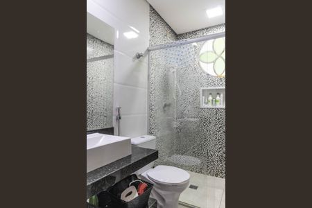 Casa à venda com 360m², 6 quartos e 4 vagas Casa à venda com 360m², 6 quartos e 4 vagasCasa 2 - Banheiro