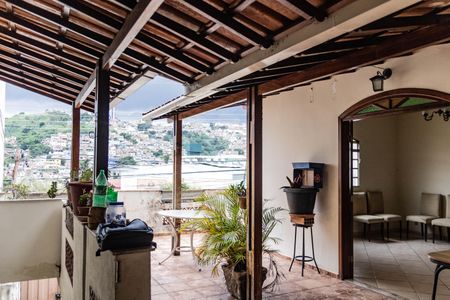 Casa à venda com 360m², 6 quartos e 4 vagas Casa à venda com 360m², 6 quartos e 4 vagasCasa 1 - Varanda